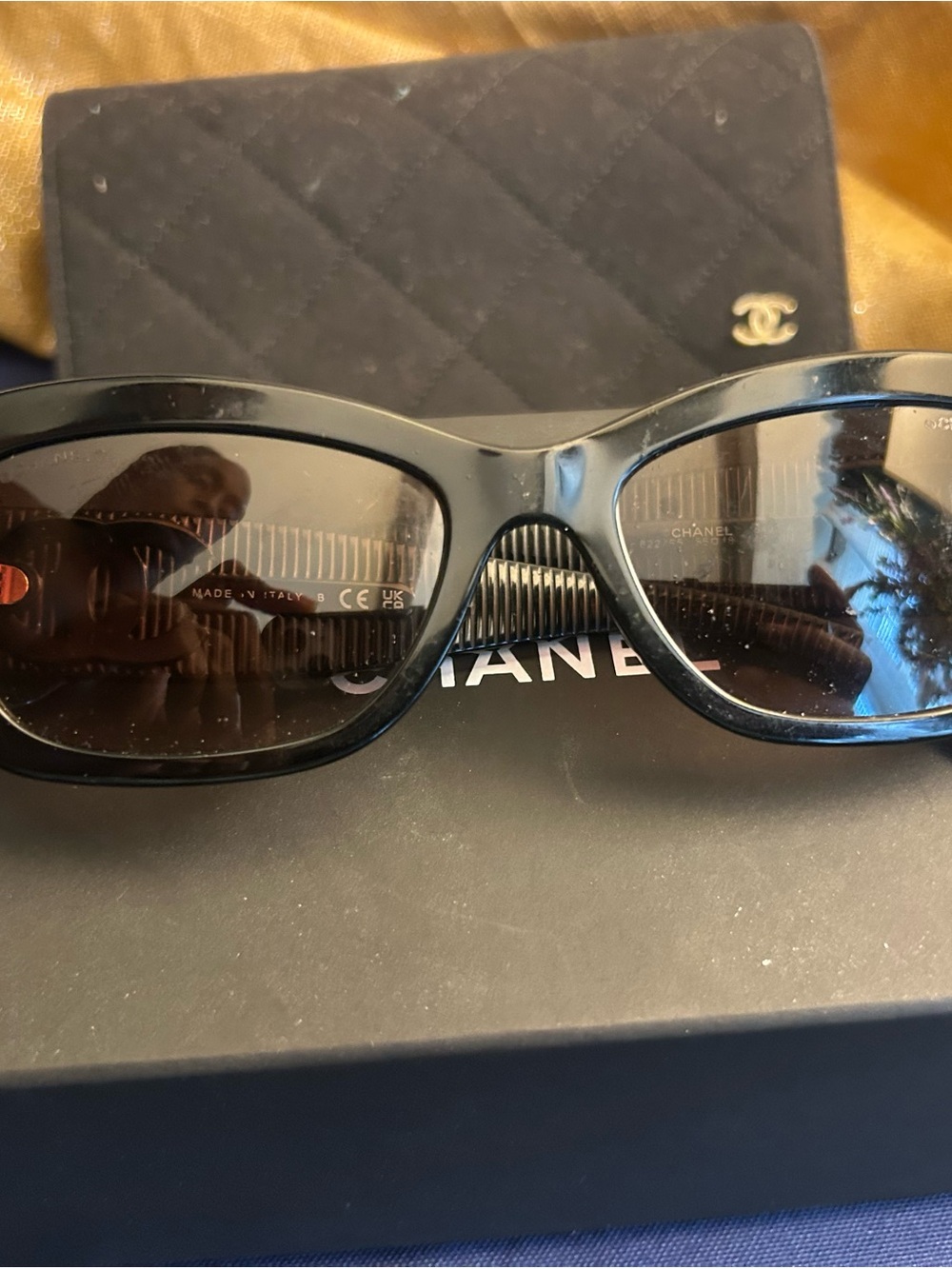 CHANEL Classic Black Sunglasses - Picture 3 of 4